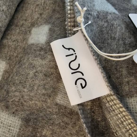 Fibre By Auskin Merino Wool Throw Blanket Gray Seamist - Picture 10 of 16